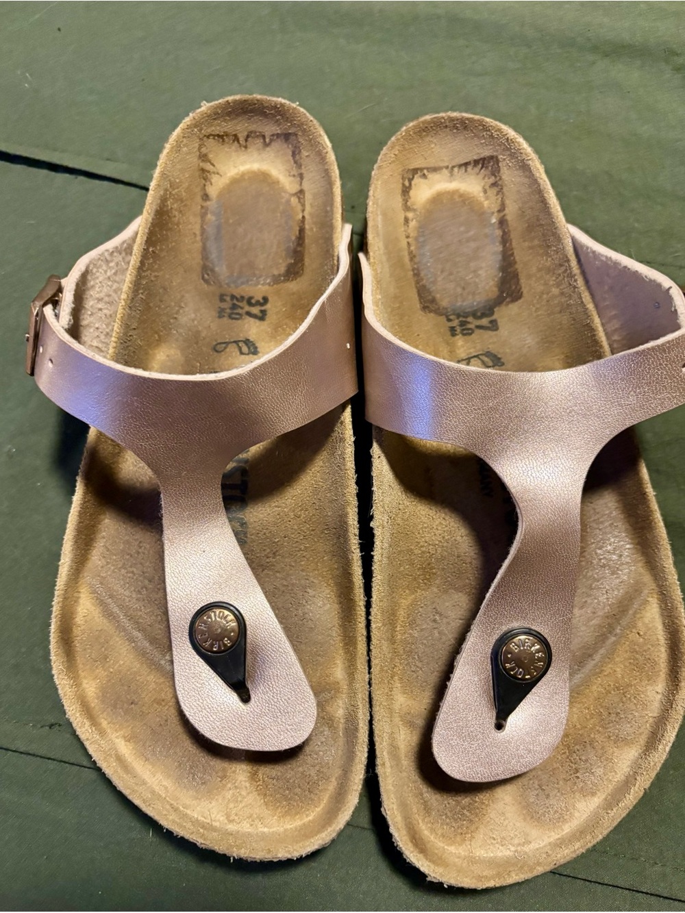 Birkenstock Metallic Gizeh Muted Bronze T-Strap Sandals